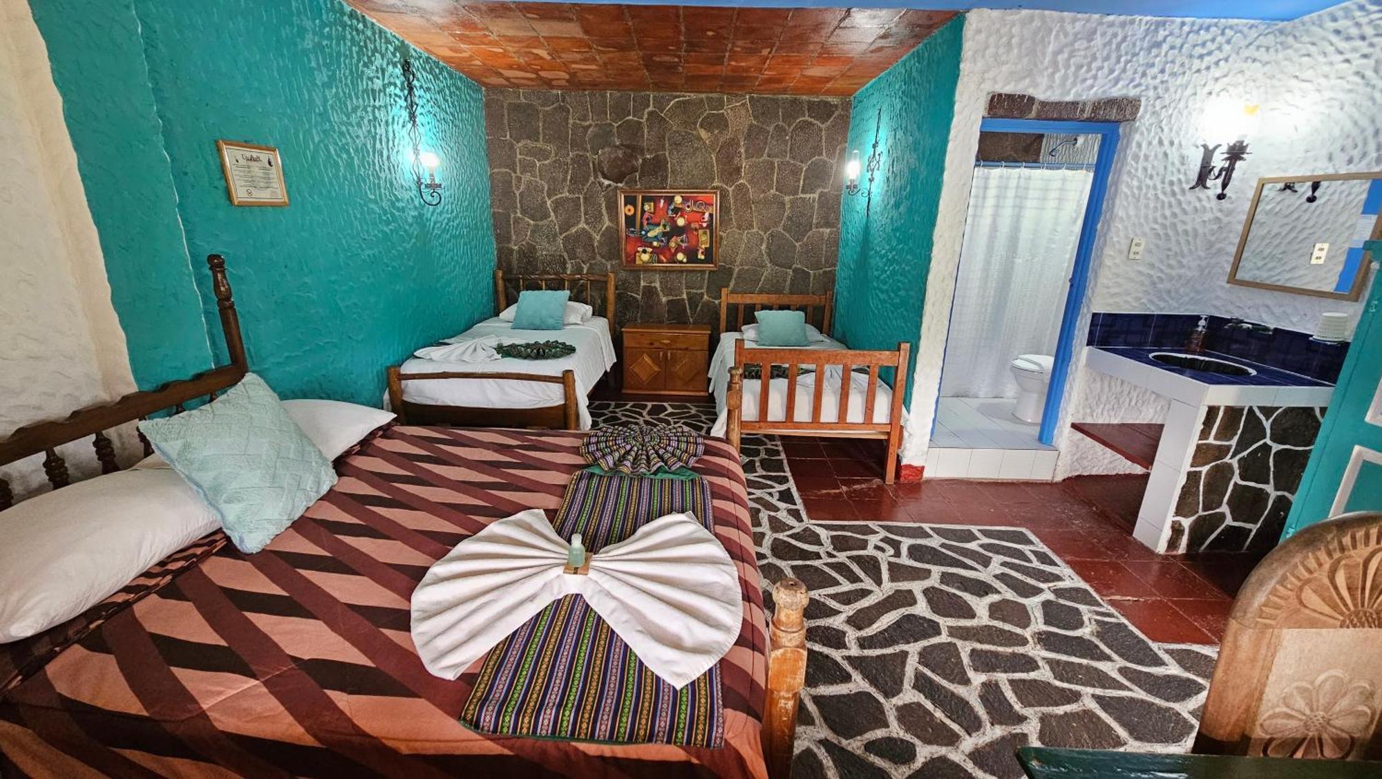 Eco Hotel Uxlabil Atitlan Сан-Хуан-Ла-Лагуна Екстер'єр фото